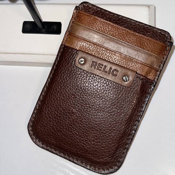Relic Handbags - Relic Leather Brown Cardholder EUC